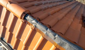 Ridge-Tiles-in-Toronto-professional-ridge-tiles-roofing-contractors